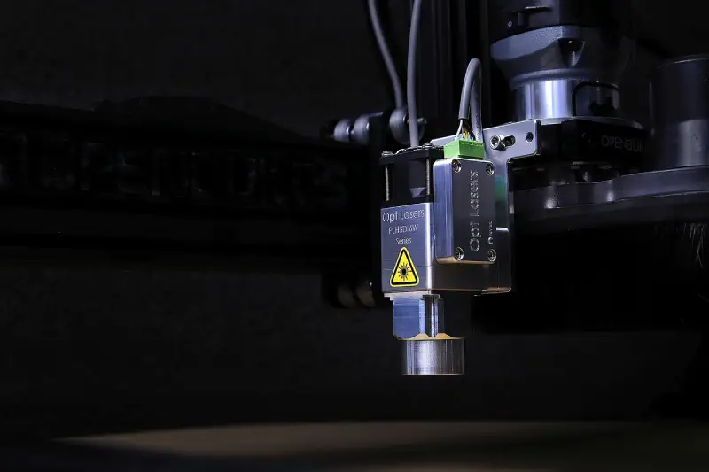 Corte a laser de componentes metálicos